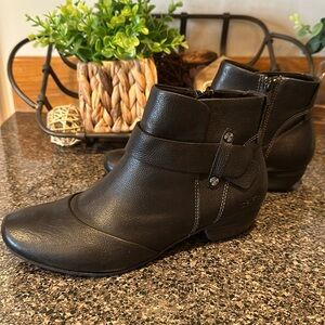 Taos Select Black Leather Ankle Bootie Double Zipper SIZE 7